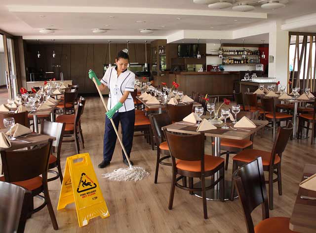 Professionals near to you cleaning a restaurant